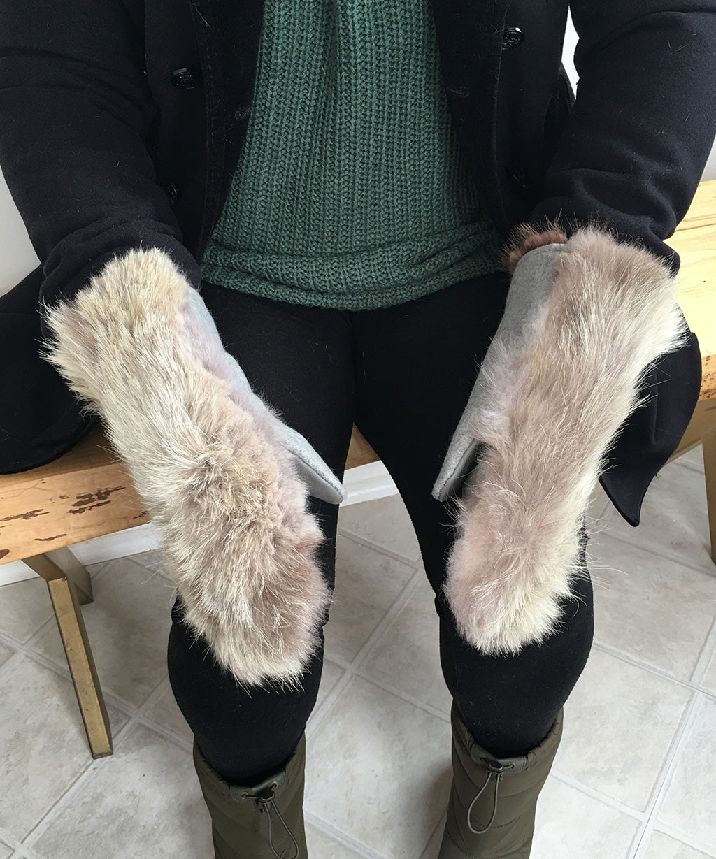 Women's Large / Men's Small Eco-Friendly Real Fur Mittens - Coyote Fur 2