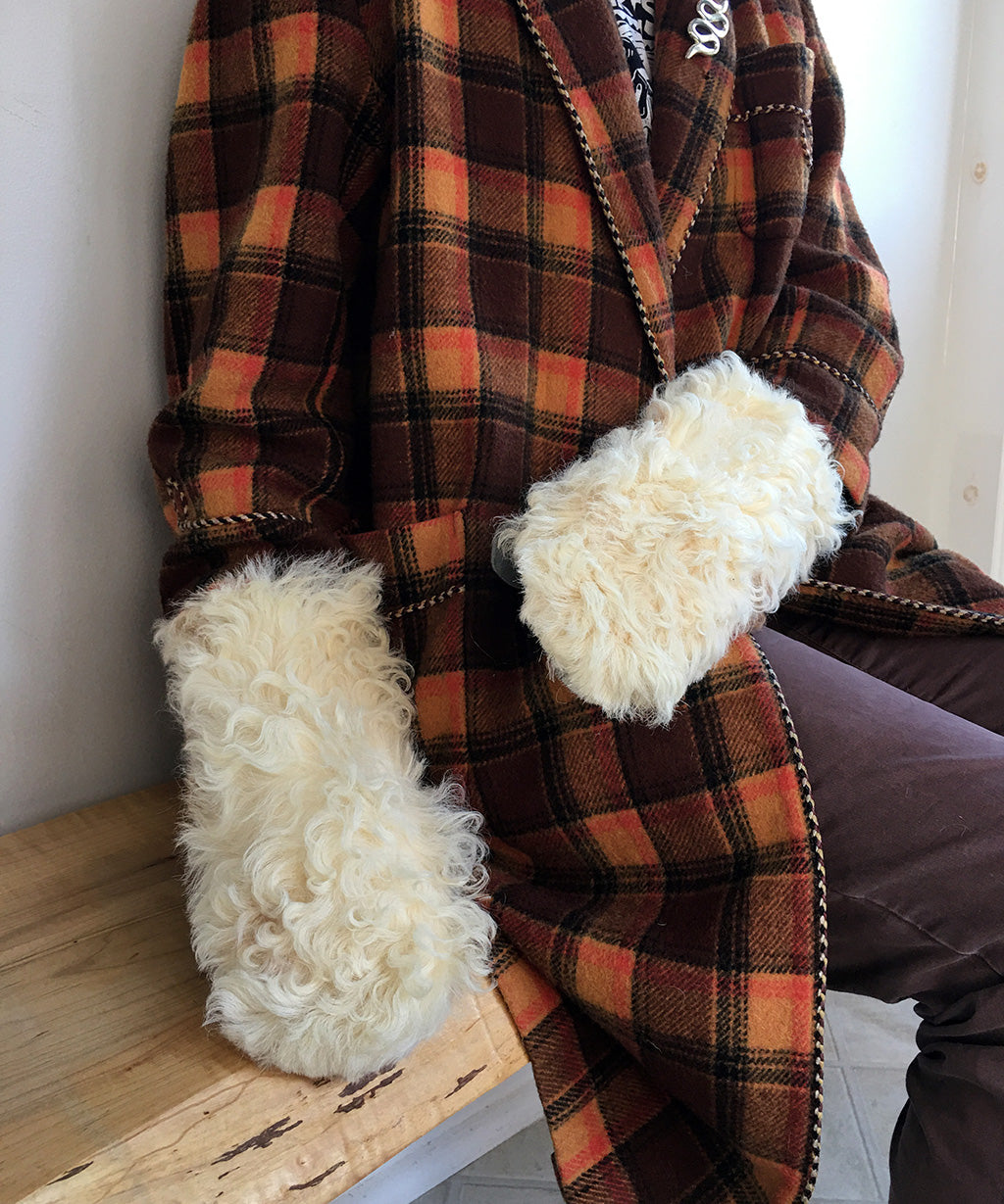 Women's Medium Eco-Friendly Real Fur Mittens - White Curly Sheep