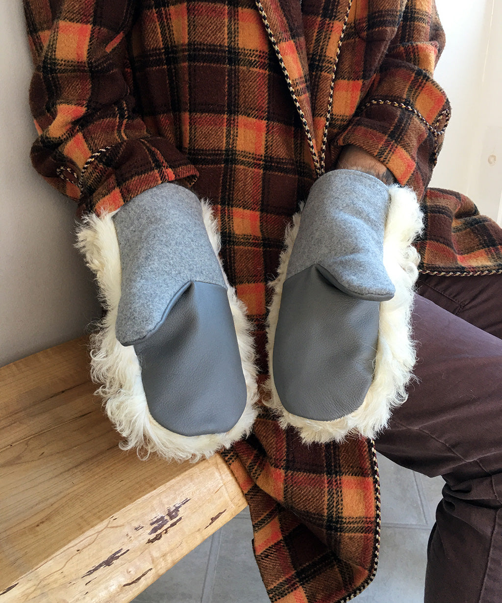 Women's Medium Eco-Friendly Real Fur Mittens - White Curly Sheep