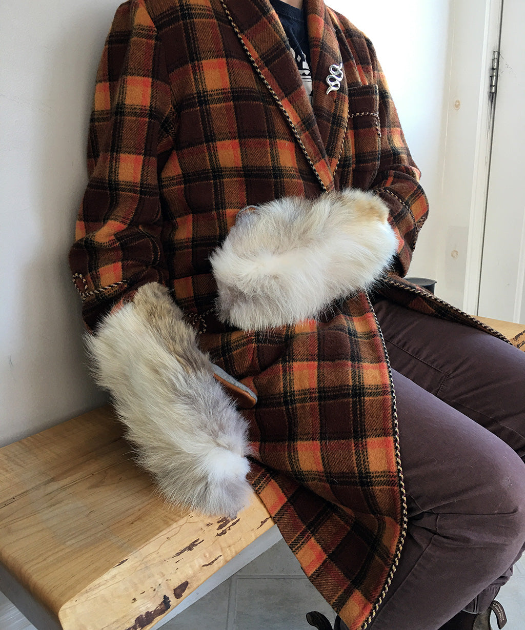 Women's Medium Eco-Friendly Real Fur Mittens - Coyote Fur 2