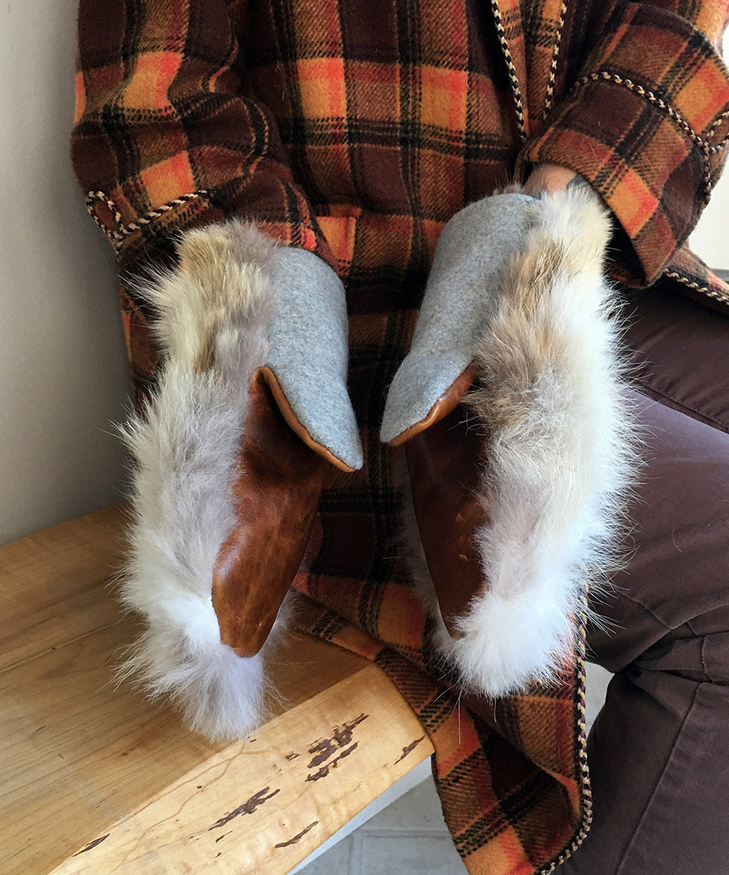 Women's Medium Eco-Friendly Real Fur Mittens - Coyote Fur 2