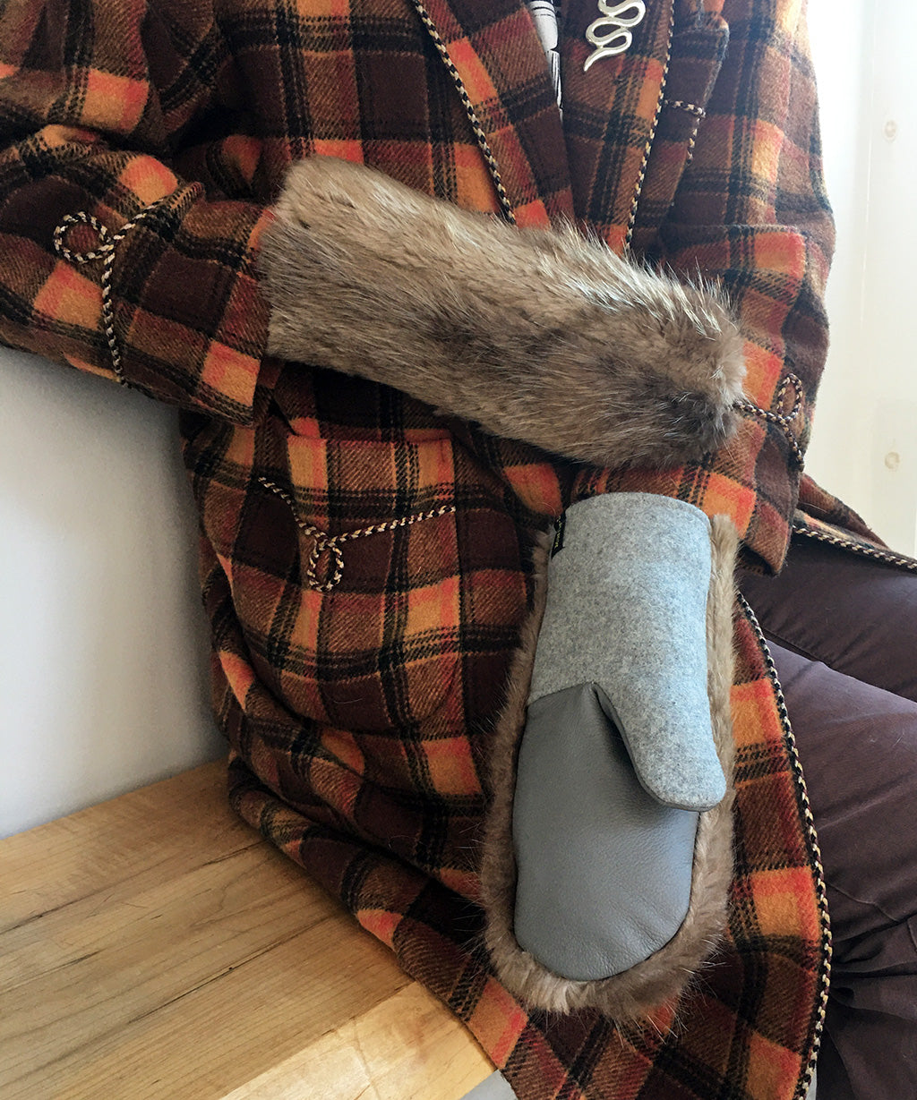 Women's Medium Eco-Friendly Real Fur Mittens - Beaver Fur