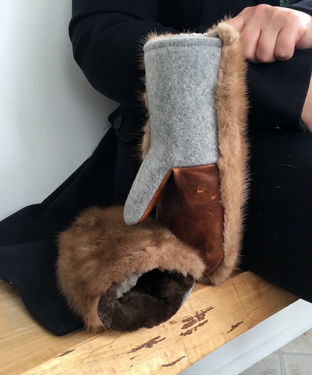 Women's Medium Eco-Friendly Real Fur Mittens - Autumn Haze Brown Mink