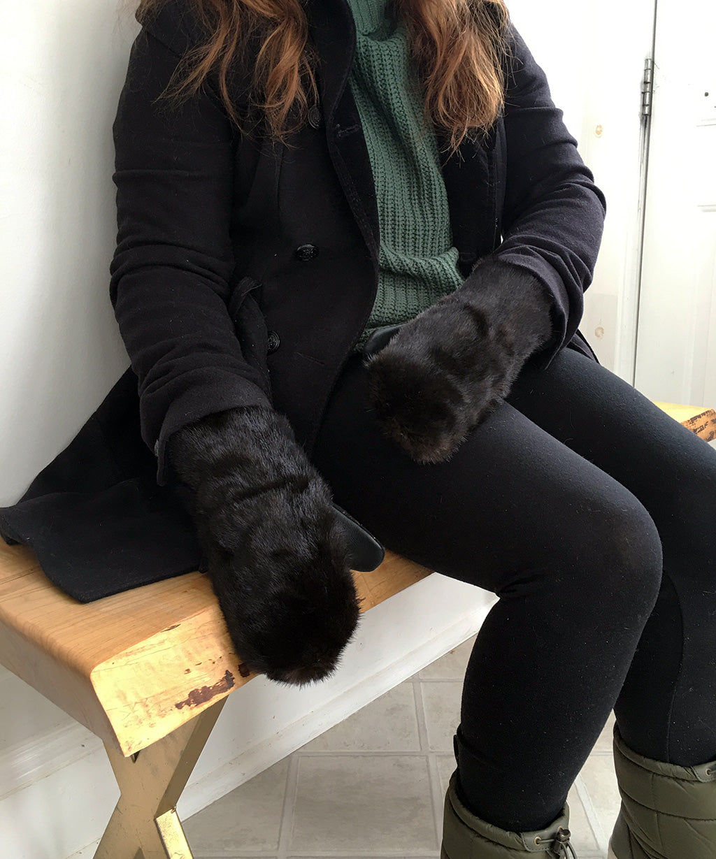 Women's Medium Eco-Friendly Real Fur Mittens - Black Mink