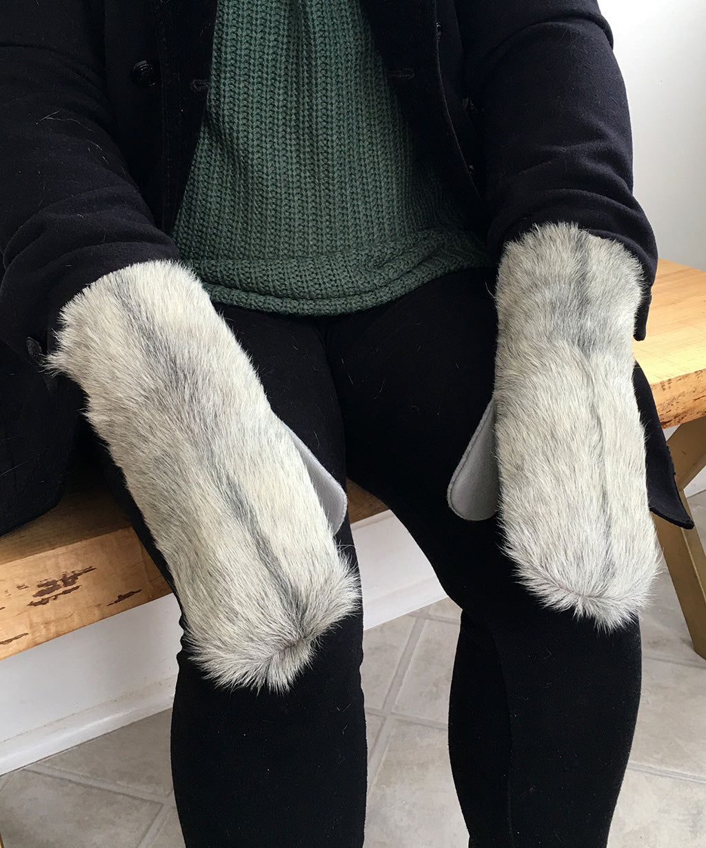 Women's Medium Eco-Friendly Real Fur Mittens - Light Gray Broadtail Sheep