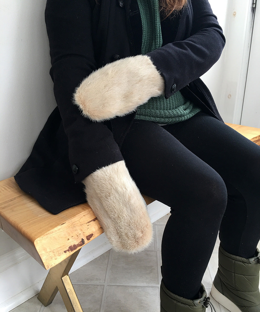 Women's Large / Men's Small Eco-Friendly Real Fur Mittens - White Mink Fur