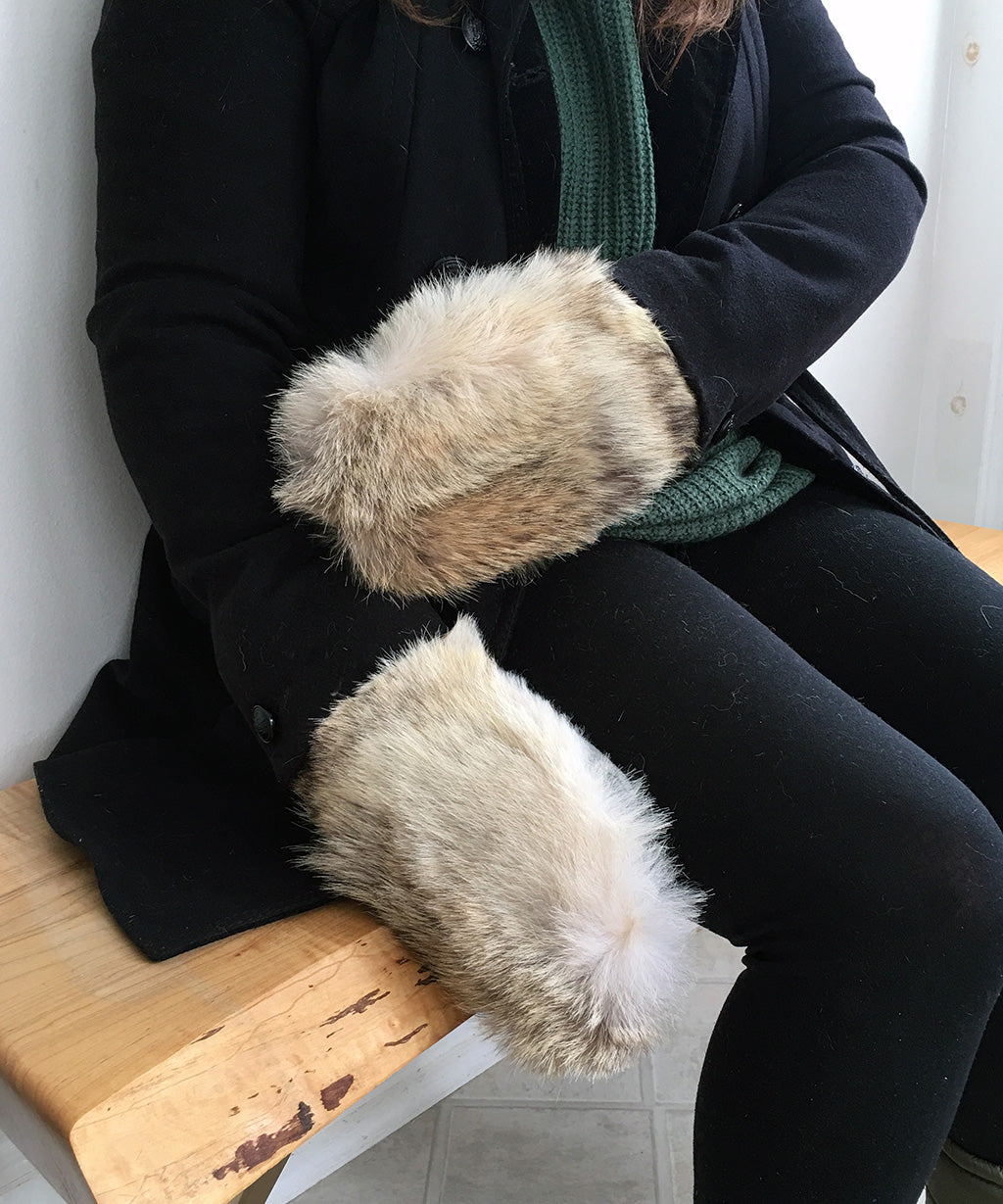 Women's Large / Men's Small Eco-Friendly Real Fur Mittens - Coyote Fur