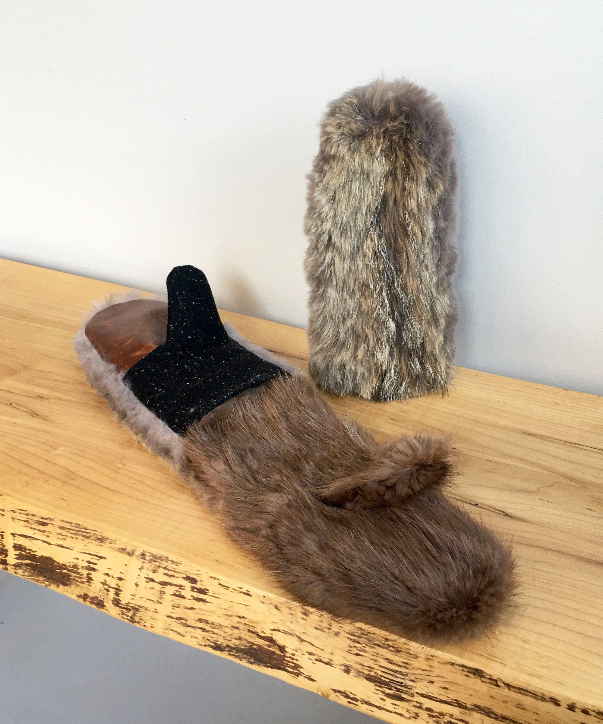 Women's Small Eco-Friendly Real Fur Mittens - Coyote Fur