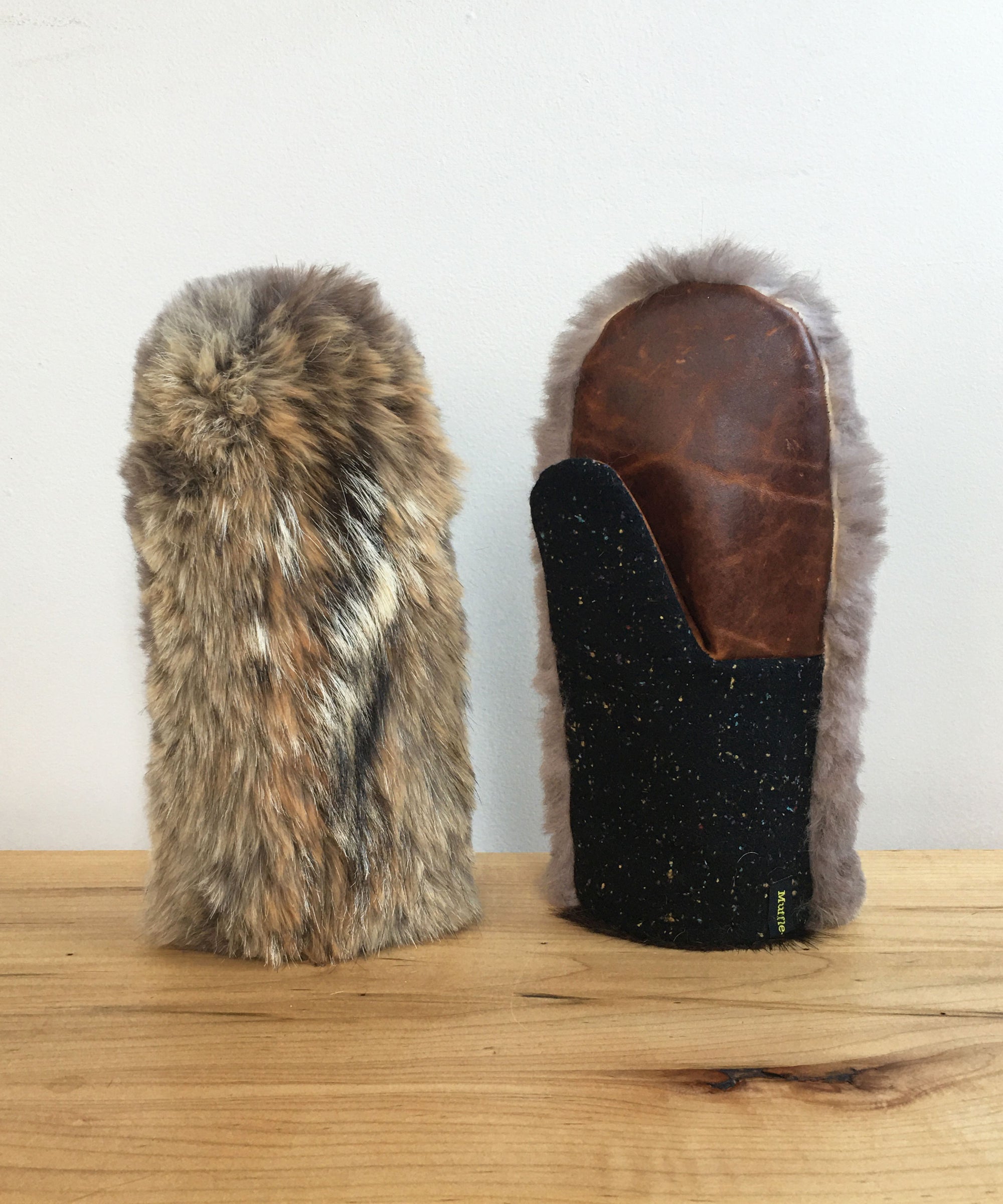 Women's Small Eco-Friendly Real Fur Mittens - Coyote Fur