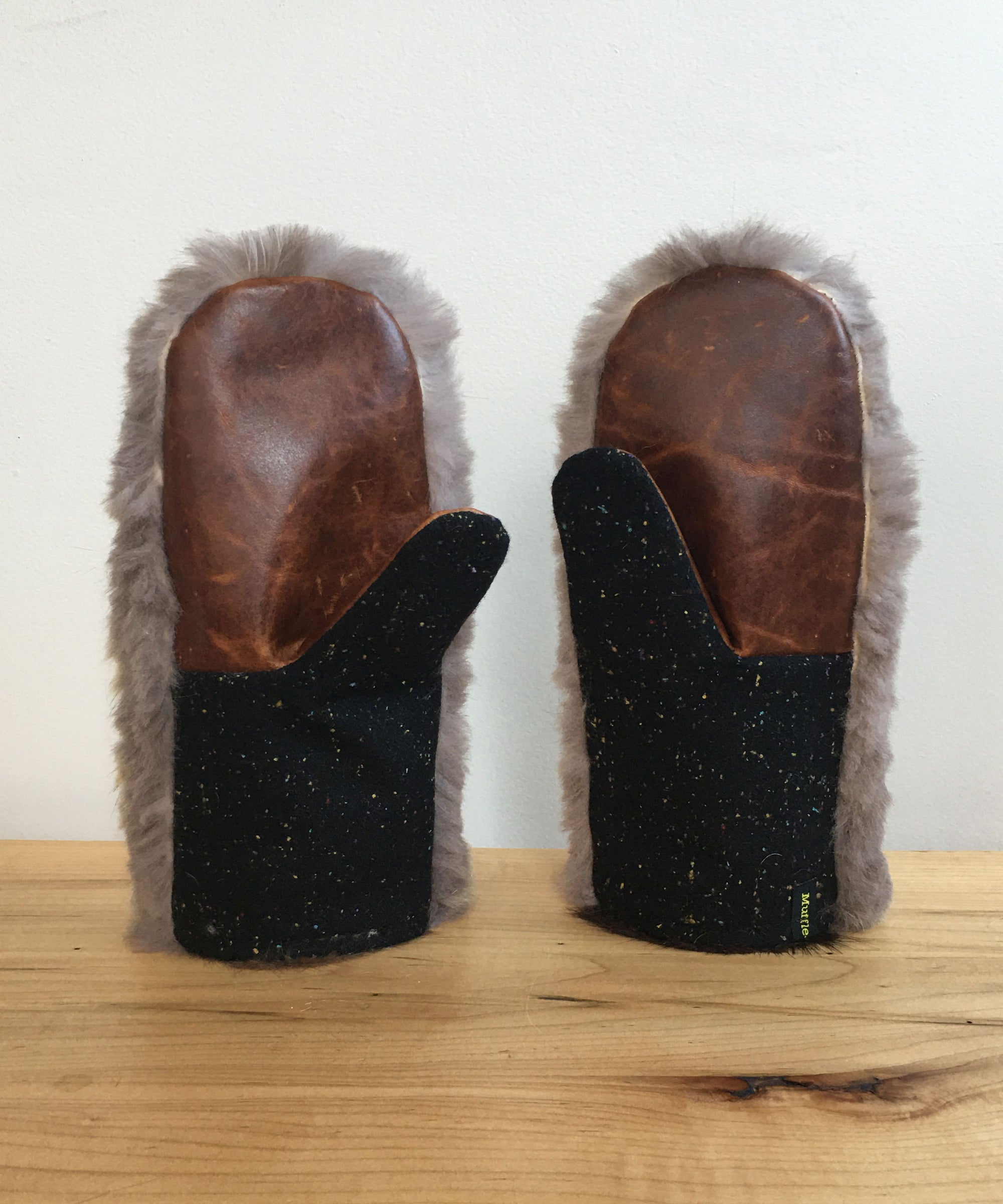 Women's Small Eco-Friendly Real Fur Mittens - Coyote Fur