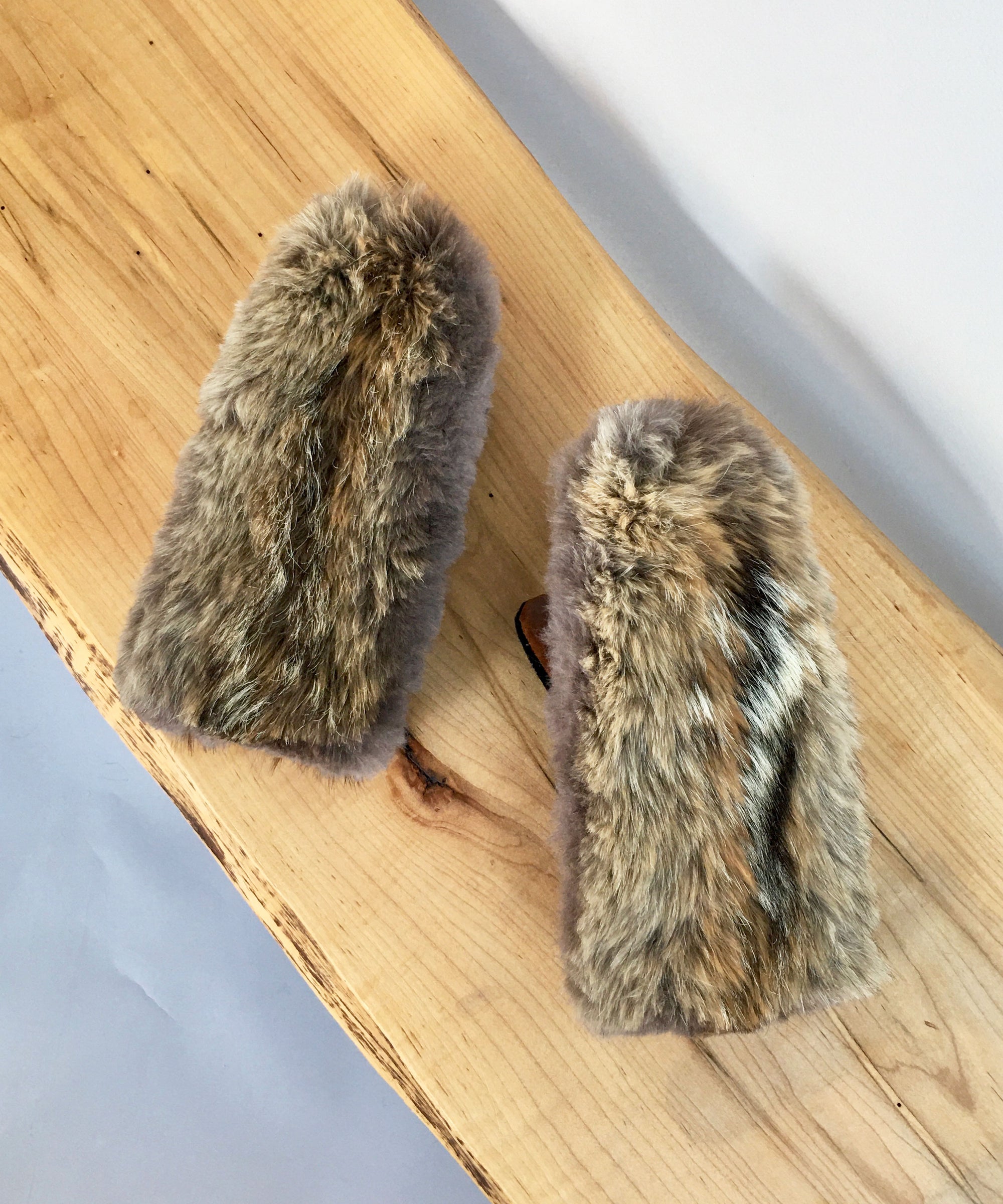 Women's Small Eco-Friendly Real Fur Mittens - Coyote Fur