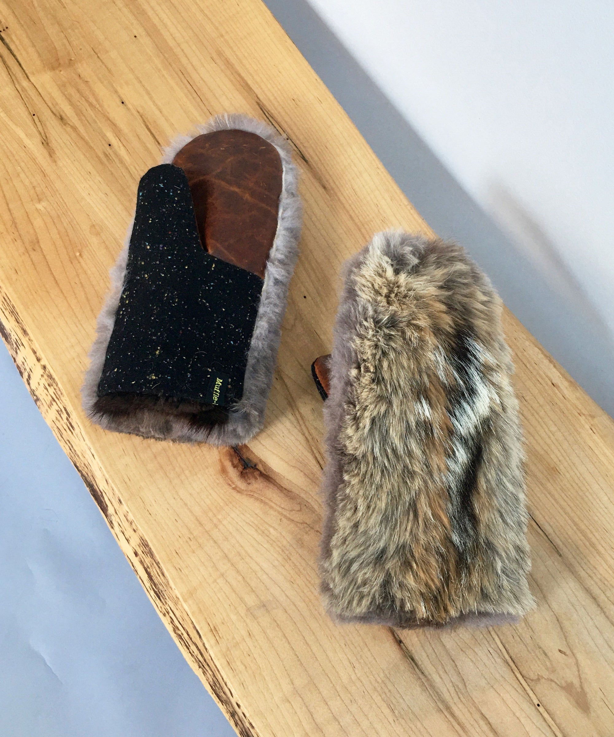 Women's Small Eco-Friendly Real Fur Mittens - Coyote Fur