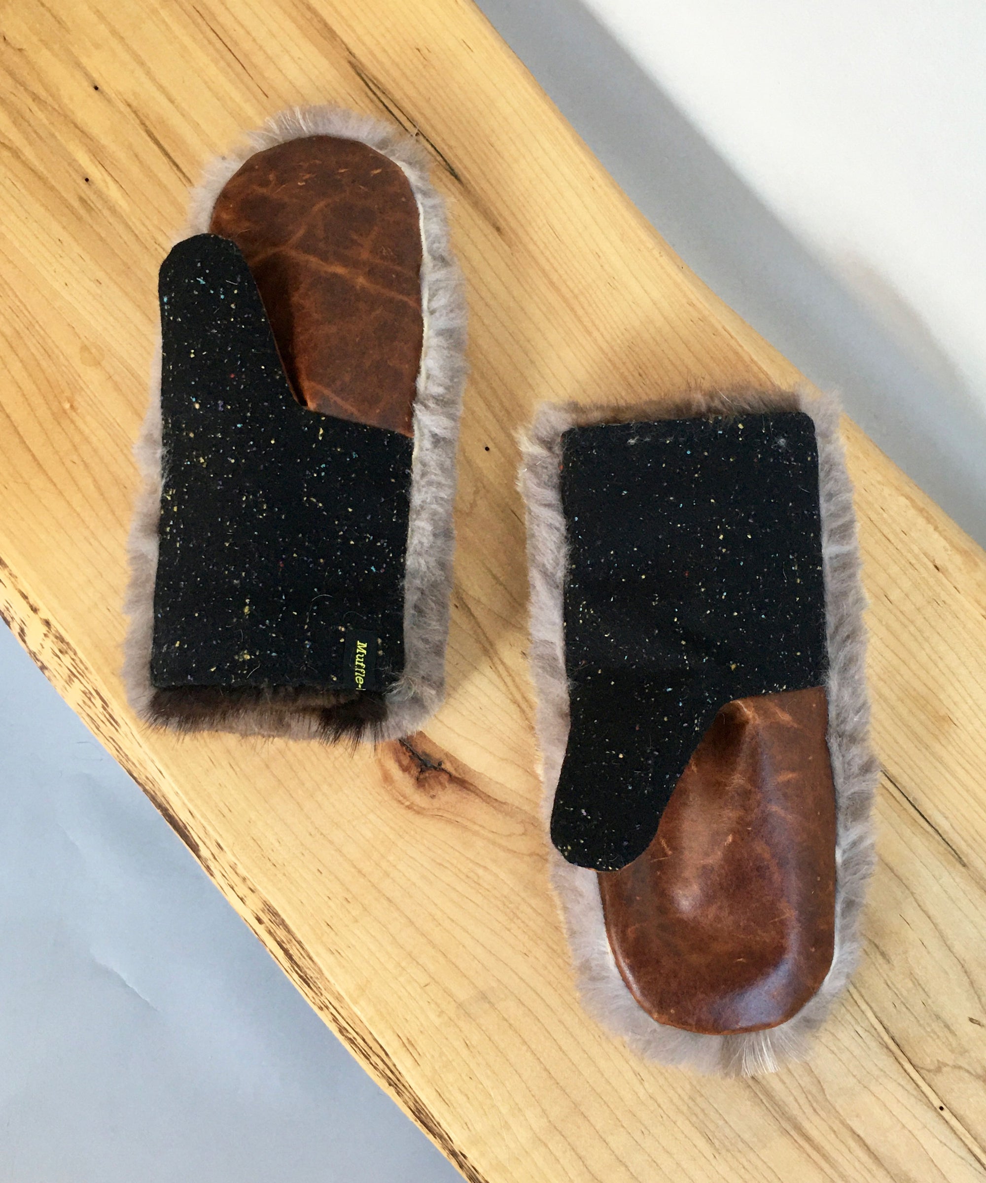 Women's Small Eco-Friendly Real Fur Mittens - Coyote Fur